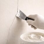 apprenez comment reboucher une fissure murale de manière durable avec des astuces et conseils professionnels pour assurer un résultat solide et esthétique.