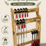 Rack en bois de palettes pour serre avec plantes variées