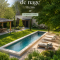 Couloir de nage 11x3 m installé dans un jardin, entouré de fleurs et d'arbres.