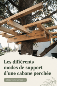 Cabane perchée en bois avec un support solide dans un jardin