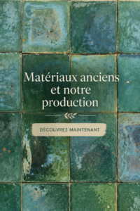 Salle de bain rénovée avec des matériaux anciens récupérés, créant une atmosphère chaleureuse.