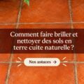 Sol en terre cuite propre et brillant dans une salle de bain
