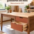 Bureau sur mesure en bois avec tiroirs à glissières en bois, conçu dans un espace chaleureux et fonctionnel.
